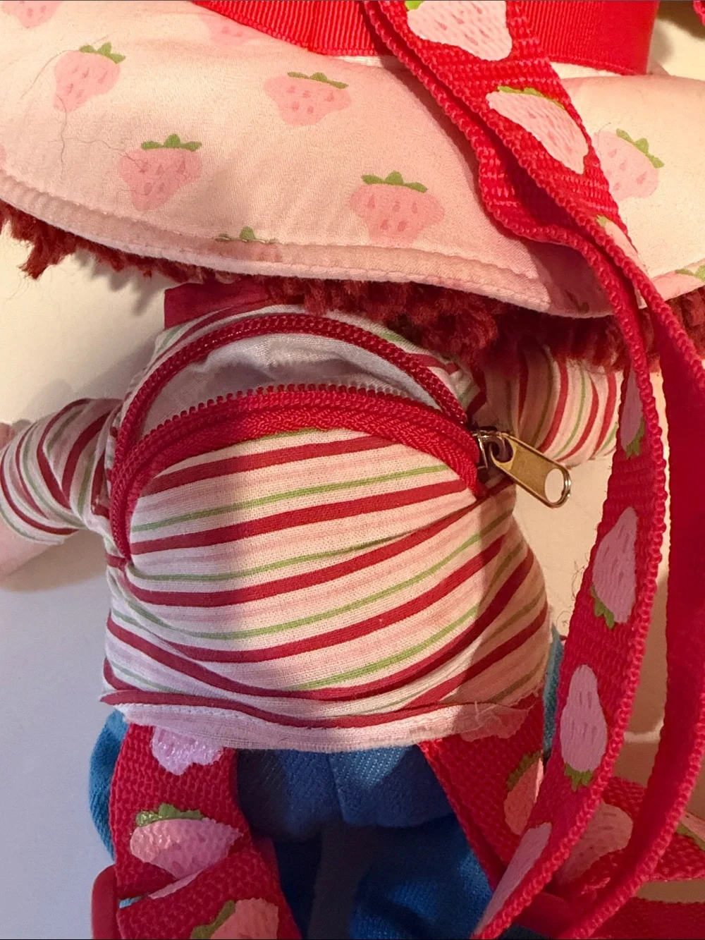 VTG 2003 Strawberry Shortcake Doll Backpack with Zip Compartment Bag